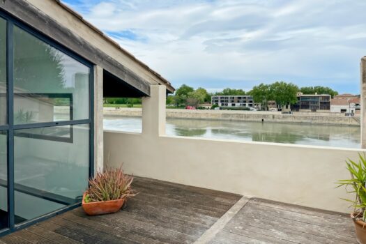 Maison vue sur le Rhône Arles