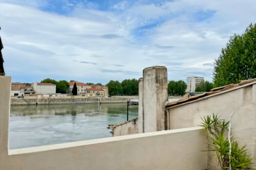 Maison vue sur le Rhône Arles