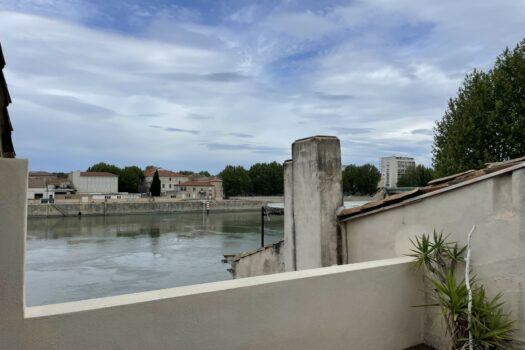 Grande maison sur les quais